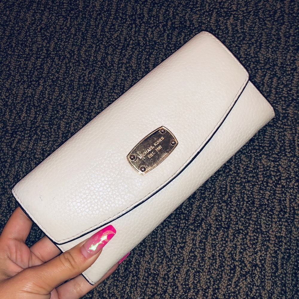Michael Kors Cream Wallet